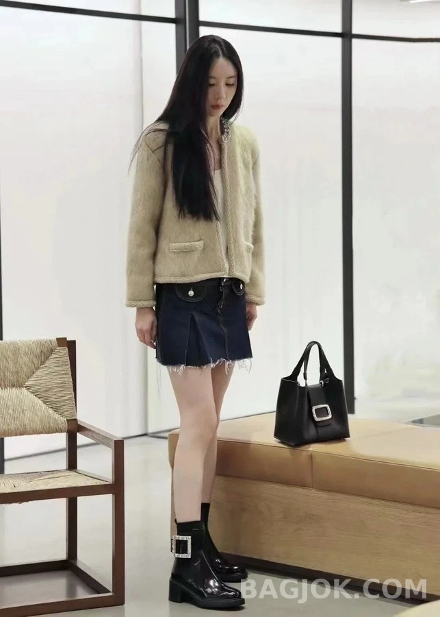  로저비비에 페이턴트 크리스탈 버클 첼시 부츠 상세 이미지