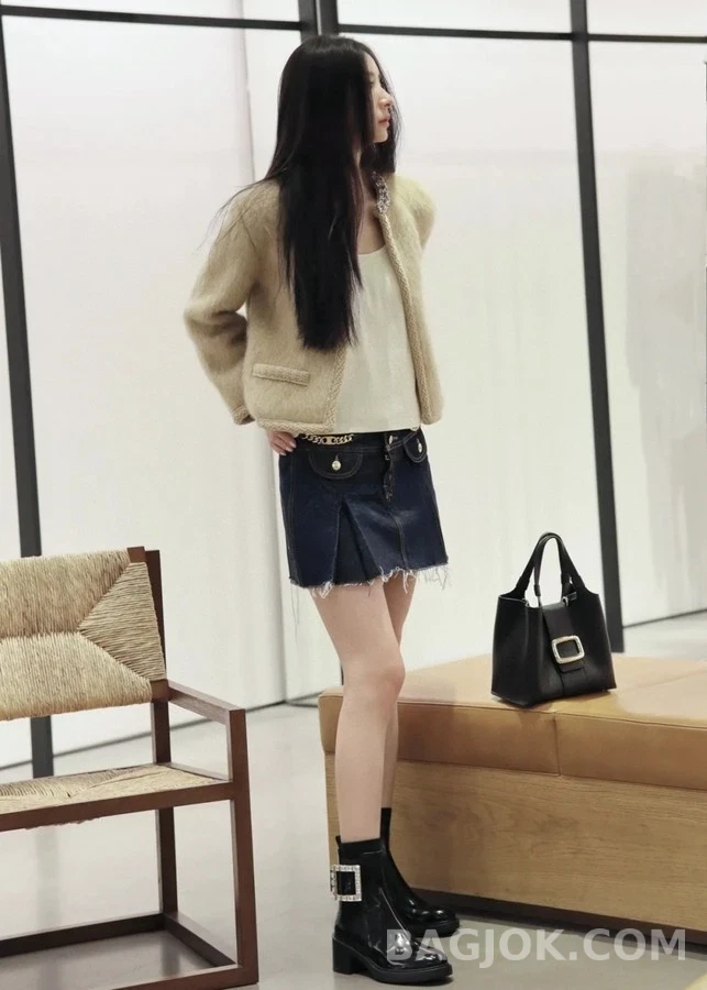  로저비비에 페이턴트 크리스탈 버클 첼시 부츠 상세 이미지