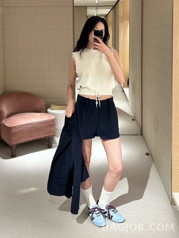 루이비통 루이비통 V 로고 스니커즈 상세 이미지