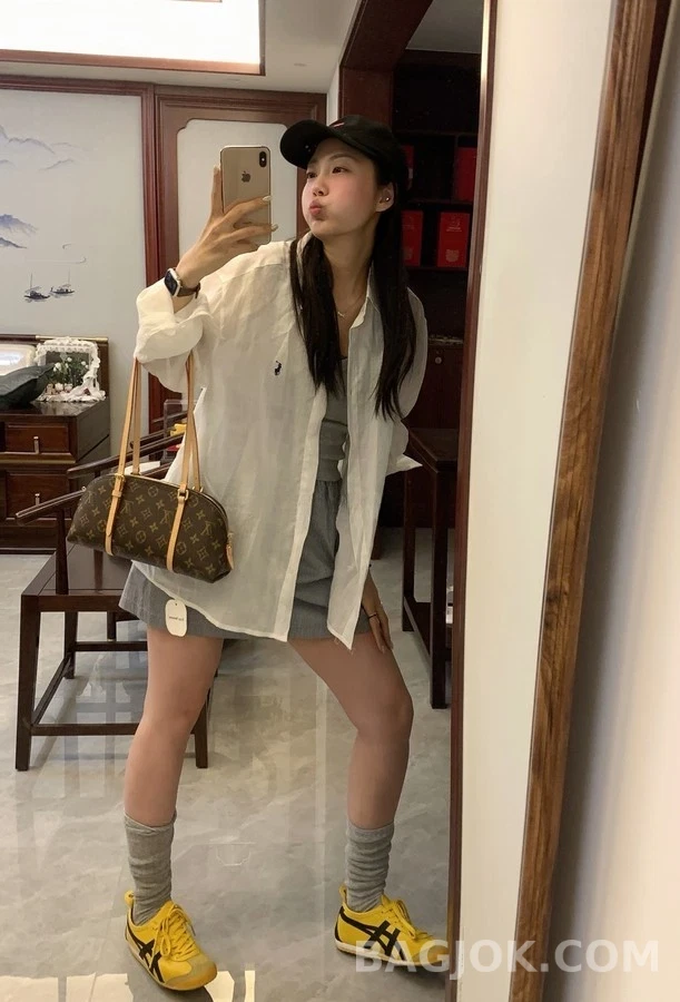 루이비통 루이비통 행 온 모노그램 핸드백 상세 이미지