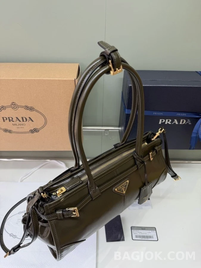 프라다 프라다 보니 버클 디테일 숄더백 상세 이미지
