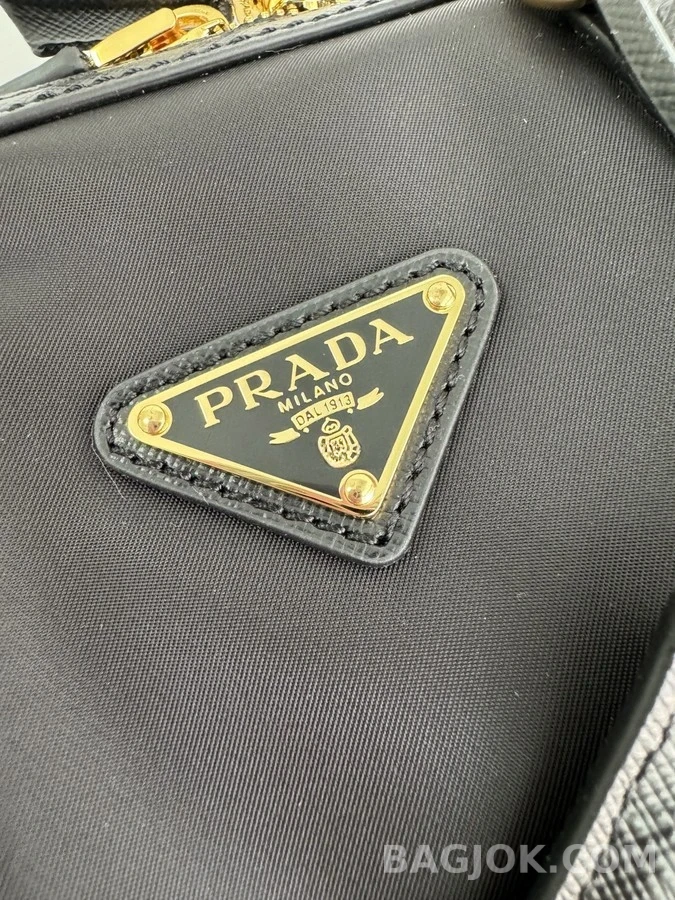 프라다 프라다 리나일론 및 사피아노 가죽 더플 백 상세 이미지