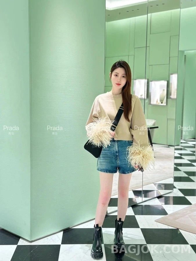 프라다 프라다 리나일론 및 사피아노 가죽 더플 백 상세 이미지