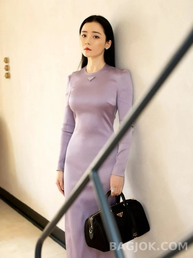 프라다 프라다 리나일론 및 사피아노 가죽 더플 백 상세 이미지