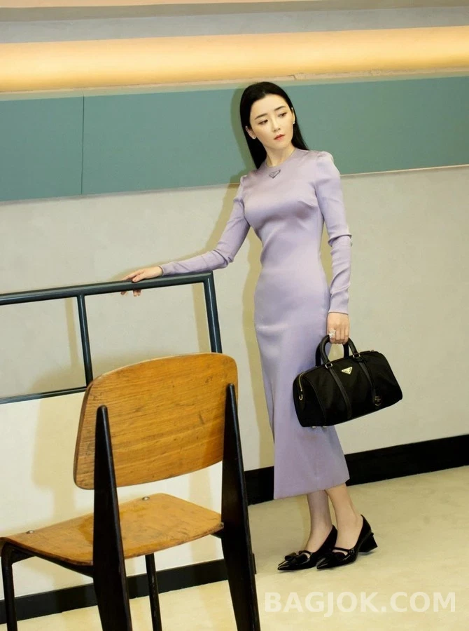프라다 프라다 리나일론 및 사피아노 가죽 더플 백 상세 이미지