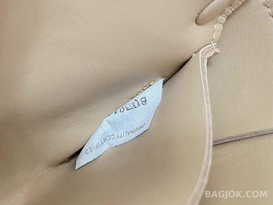 보테가베네타 보테가 베네타 카세트 패디드 백 상세 이미지