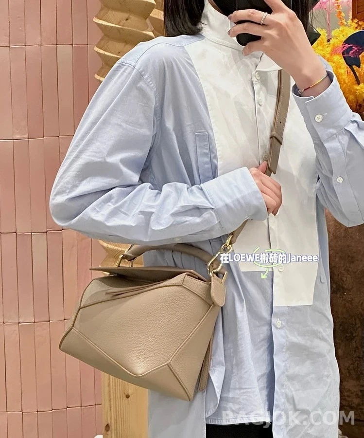 로에베 로에베 퍼즐 엣지 핸드백 상세 이미지