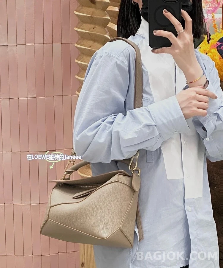 로에베 로에베 퍼즐 엣지 핸드백 상세 이미지