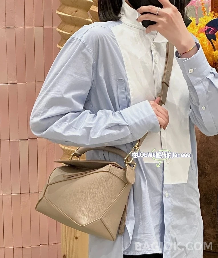 로에베 로에베 퍼즐 엣지 핸드백 상세 이미지