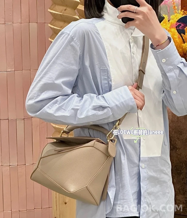 로에베 로에베 퍼즐 엣지 핸드백 상세 이미지
