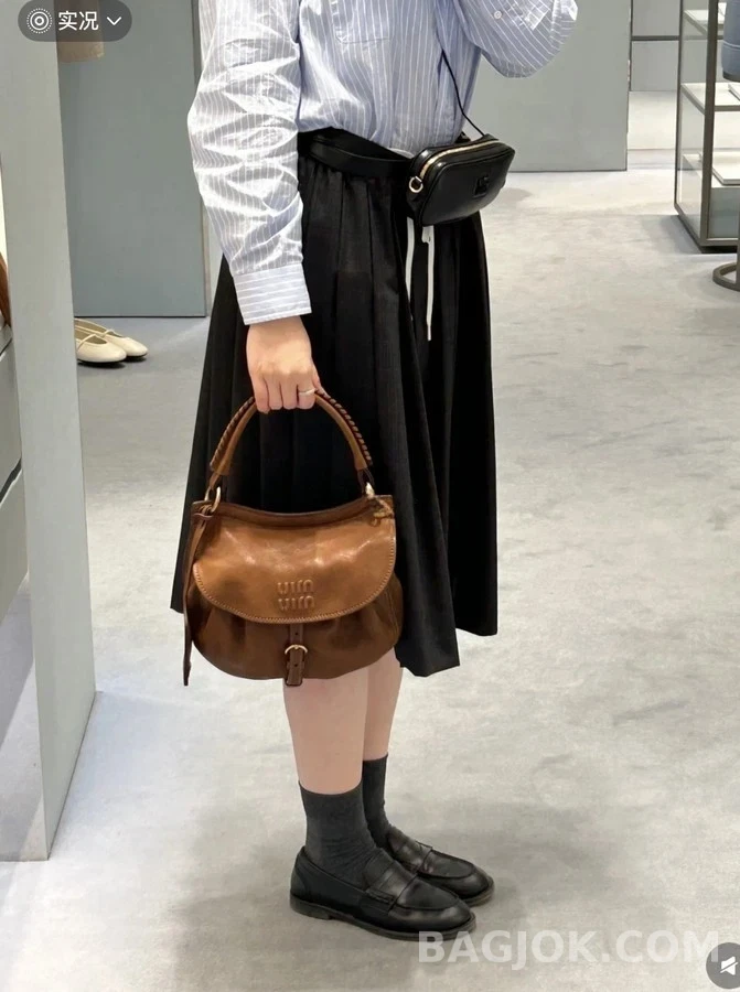 미우미우 미우미우 아카디 가죽 탑 핸들 백 상세 이미지