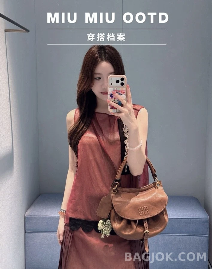 미우미우 미우미우 아카디 가죽 탑 핸들 백 상세 이미지