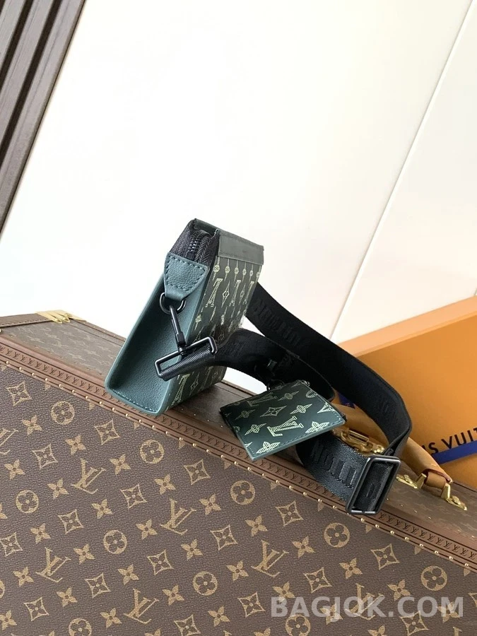 루이비통 루이비통 가스통 웨어러블 월렛 모노그램 쉐도우 가죽 상세 이미지