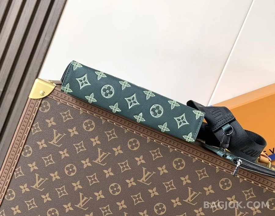 루이비통 루이비통 가스통 웨어러블 월렛 모노그램 쉐도우 가죽 상세 이미지