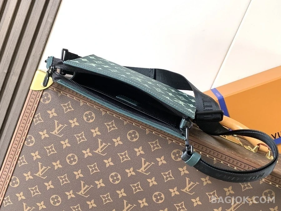 루이비통 루이비통 가스통 웨어러블 월렛 모노그램 쉐도우 가죽 상세 이미지