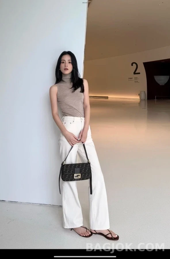 펜디 펜디 바게트 자카드 패브릭 숄더백 상세 이미지