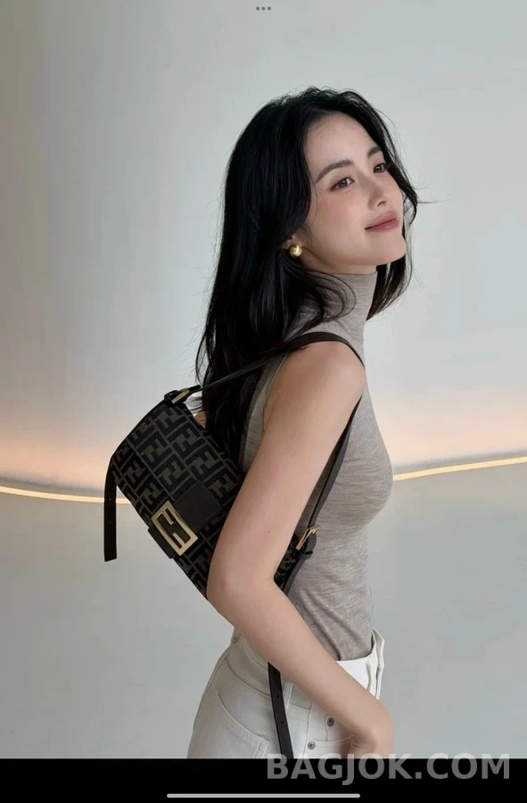 펜디 펜디 바게트 자카드 패브릭 숄더백 상세 이미지