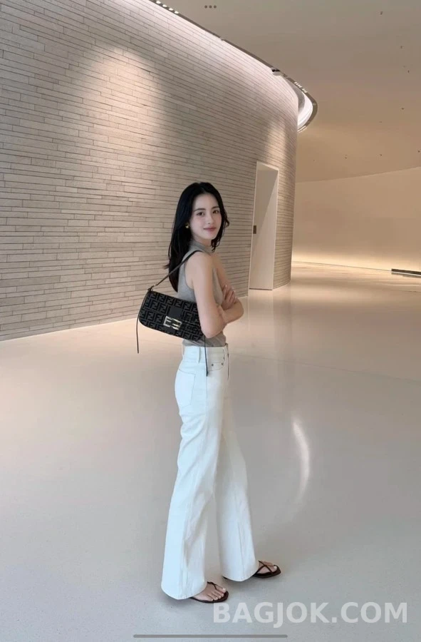 펜디 펜디 바게트 자카드 패브릭 숄더백 상세 이미지