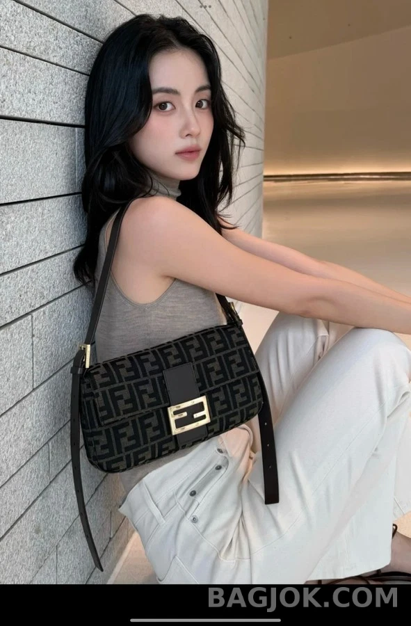 펜디 펜디 바게트 자카드 패브릭 숄더백 상세 이미지