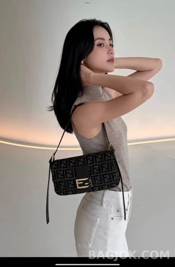 펜디 펜디 바게트 자카드 패브릭 숄더백 상세 이미지