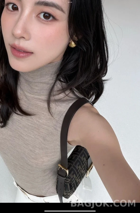 펜디 펜디 바게트 자카드 패브릭 숄더백 상세 이미지