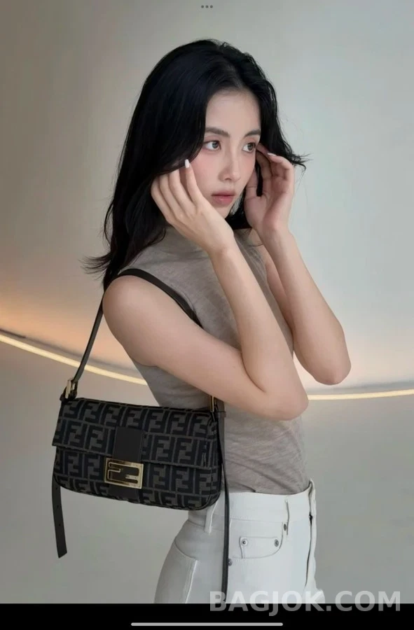 펜디 펜디 바게트 자카드 패브릭 숄더백 상세 이미지