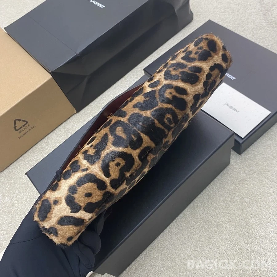 생로랑 생로랑 카산드르 레오파드 클러치 상세 이미지