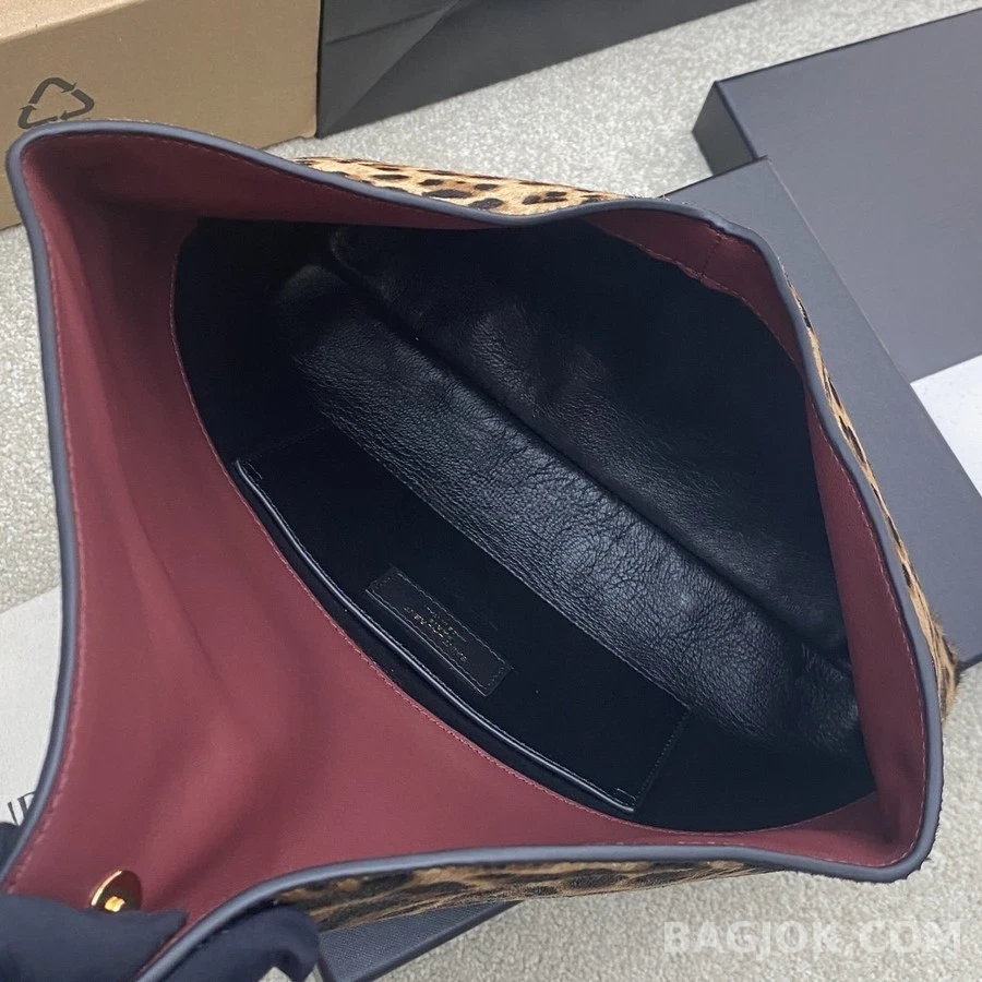 생로랑 생로랑 카산드르 레오파드 클러치 상세 이미지