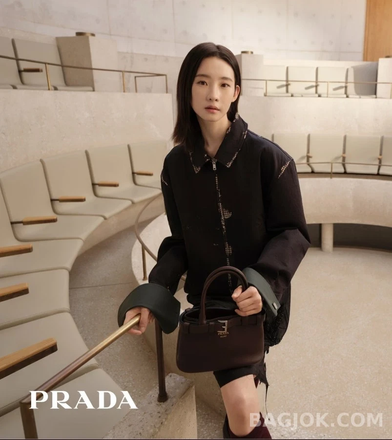 프라다 프라다 버클 스몰 가죽 탑핸들백 상세 이미지