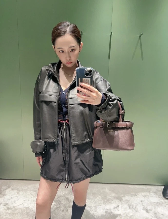 프라다 프라다 버클 스몰 가죽 탑핸들백 상세 이미지