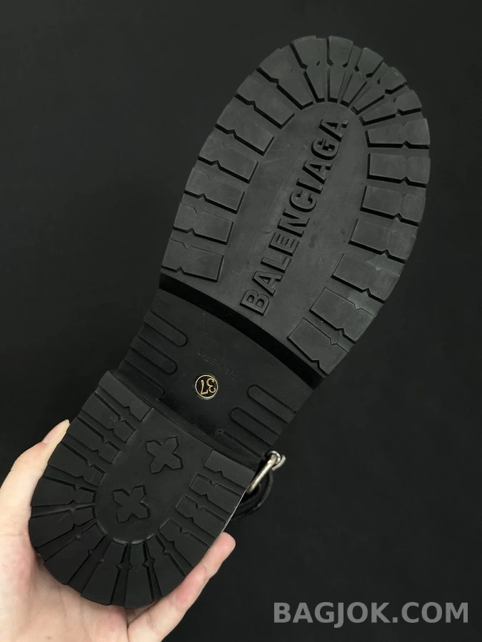 발렌시아가 발렌시아가 스트랩 워커 부츠 상세 이미지