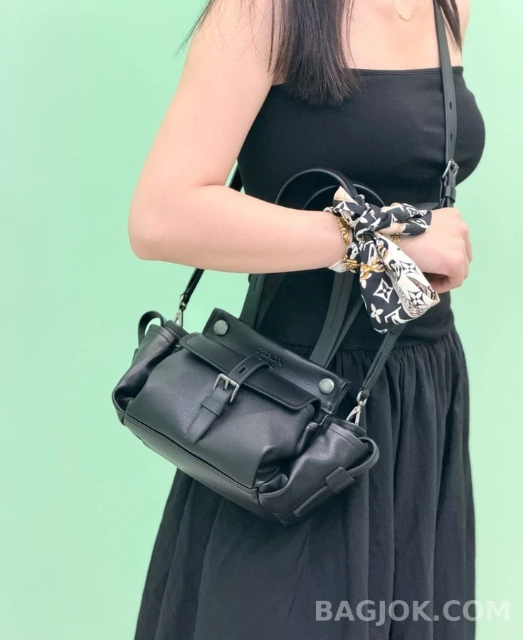 프라다 프라다 루트 미니 레더 토트백 상세 이미지
