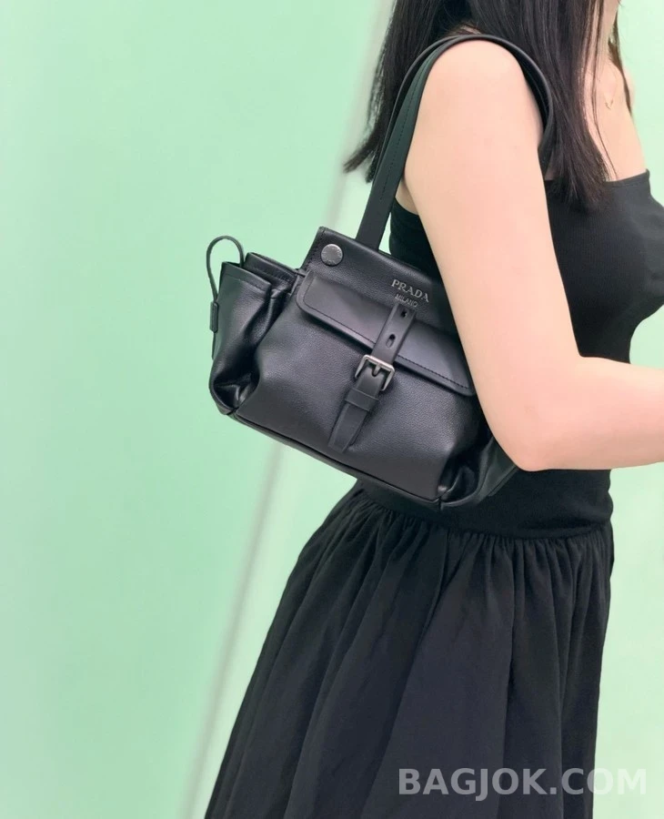 프라다 프라다 루트 미니 레더 토트백 상세 이미지