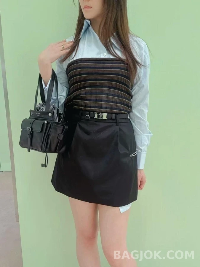 프라다 프라다 루트 미니 레더 토트백 상세 이미지