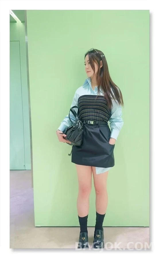 프라다 프라다 루트 미니 레더 토트백 상세 이미지