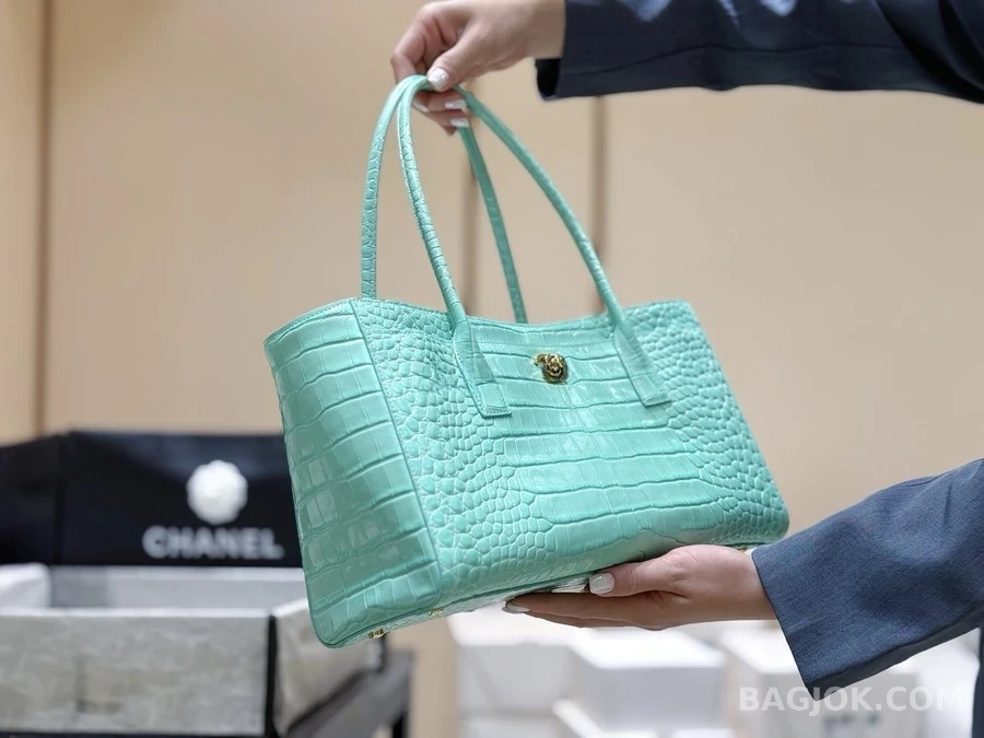 샤넬 샤넬 스몰 쇼핑백, 악어 엠보싱 카프스킨 & 톤 메탈 상세 이미지