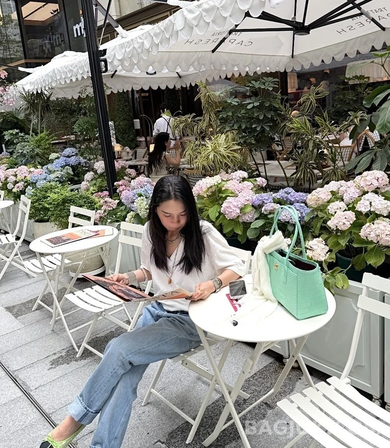 샤넬 샤넬 스몰 쇼핑백, 악어 엠보싱 카프스킨 & 톤 메탈 상세 이미지