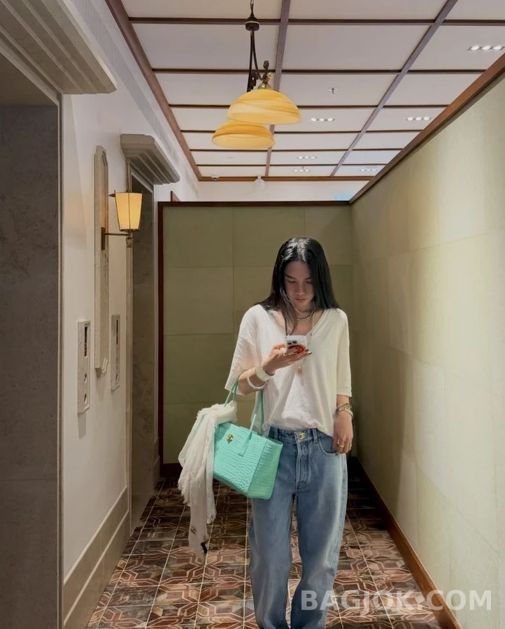 샤넬 샤넬 스몰 쇼핑백, 악어 엠보싱 카프스킨 & 톤 메탈 상세 이미지