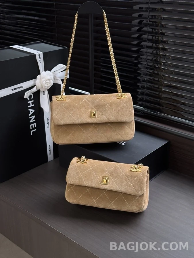 샤넬 샤넬 스웨이드 퀼팅 플랩백 상세 이미지