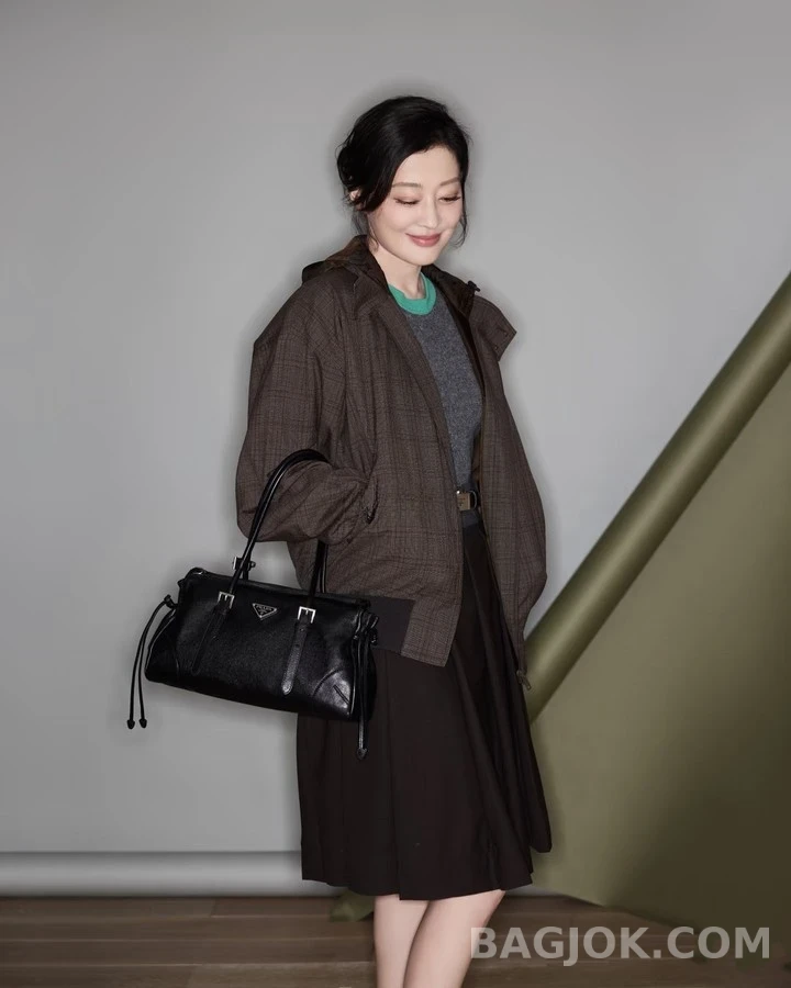 프라다 프라다 버클 더블 벨트 가죽 핸드백 상세 이미지
