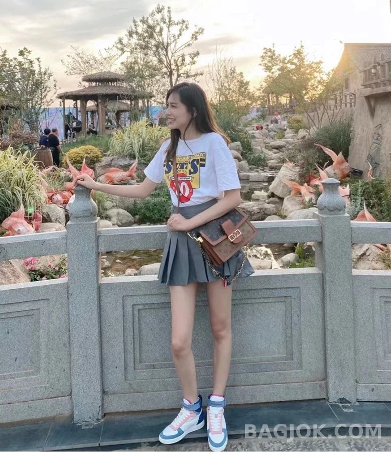 루이비통 루이비통 도핀 MM 숄더백 상세 이미지
