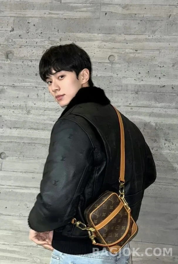 루이비통 루이비통 S락 버티컬 웨어러블 월릿 상세 이미지