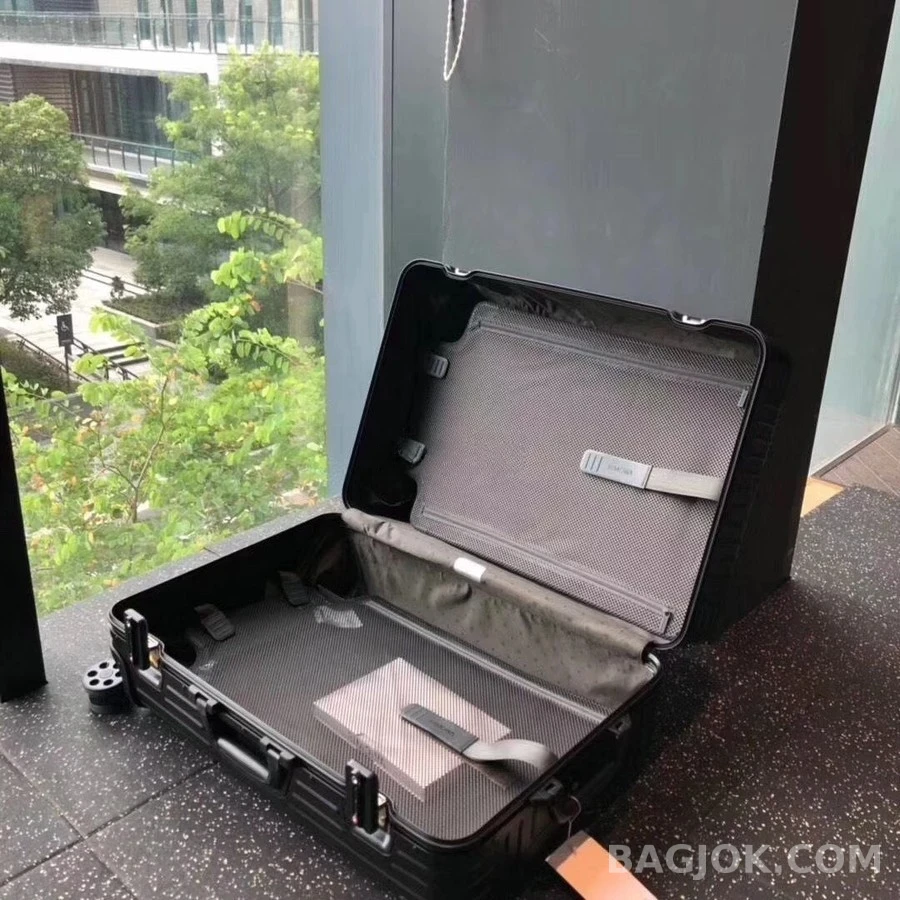 리모와 x 오리지널 캐빈 수트케이스 상세 이미지