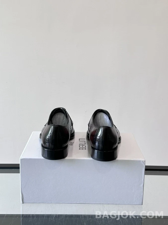  벨루티 악어 엠보싱 윙팁 더비 슈즈 상세 이미지