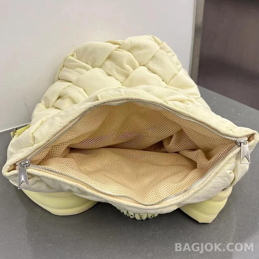 보테가베네타 보테가 베네타 카세트 패딩 테크 백팩 상세 이미지