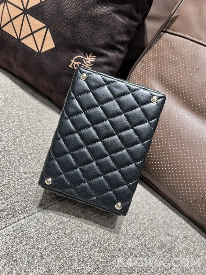 샤넬 샤넬 미니 렉탱글 탑핸들 플랩 백 상세 이미지
