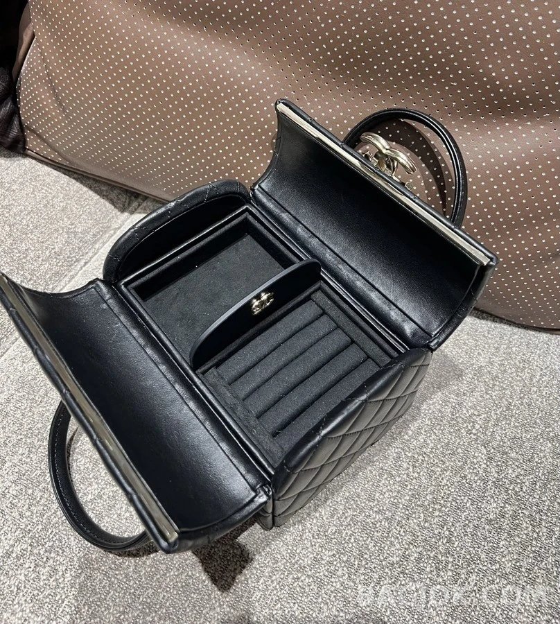 샤넬 샤넬 미니 렉탱글 탑핸들 플랩 백 상세 이미지