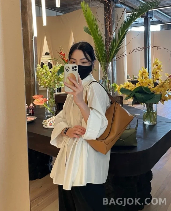 로에베 로에베 스몰 퍼즐 백 클래식 카프스킨 탠 상세 이미지