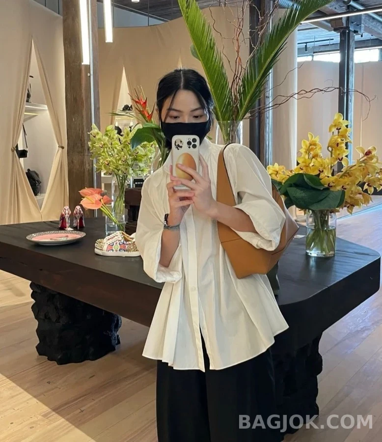 로에베 로에베 스몰 퍼즐 백 클래식 카프스킨 탠 상세 이미지