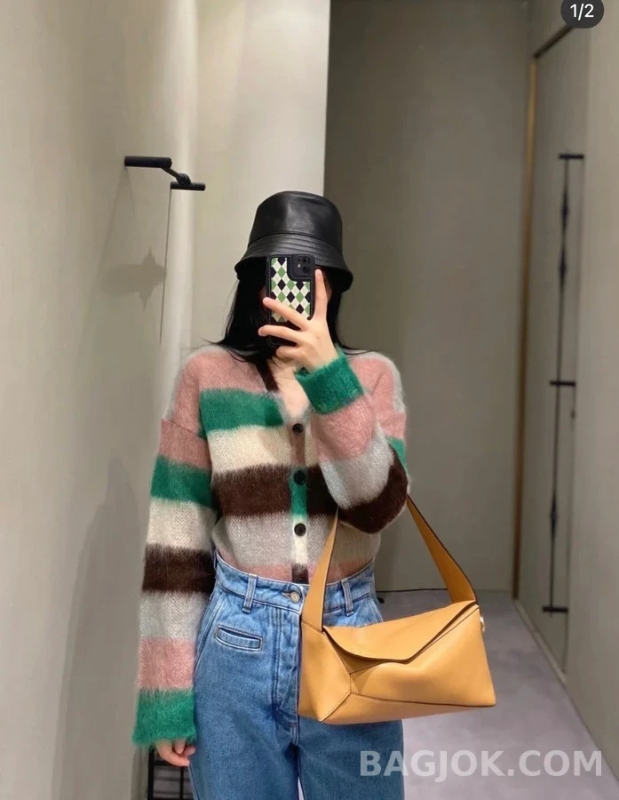 로에베 로에베 스몰 퍼즐 백 클래식 카프스킨 탠 상세 이미지